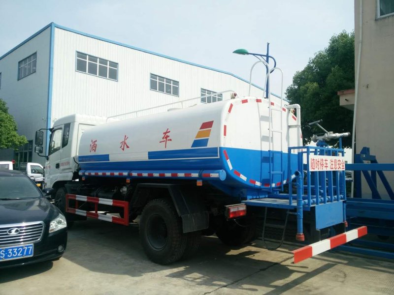如何正确使用洒水车清洁街道——新手指南